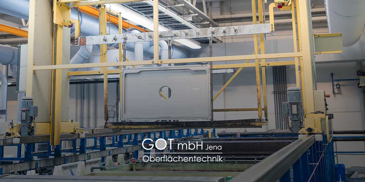 Oberflächen von Aluminium veredeln durch Eloxieren | GOT Jena